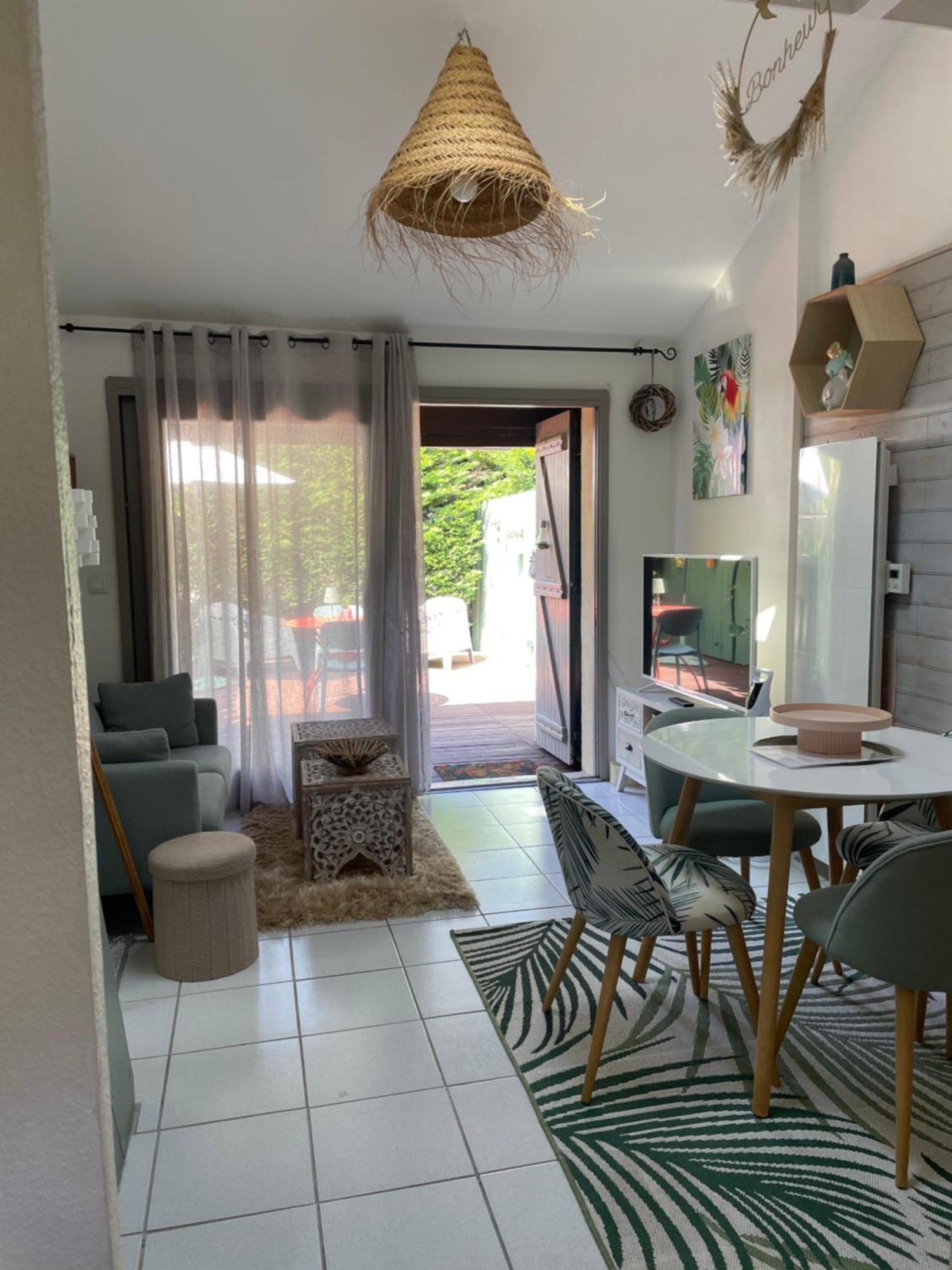 Jolie Maison Au Golf Lacanau Exteriér fotografie